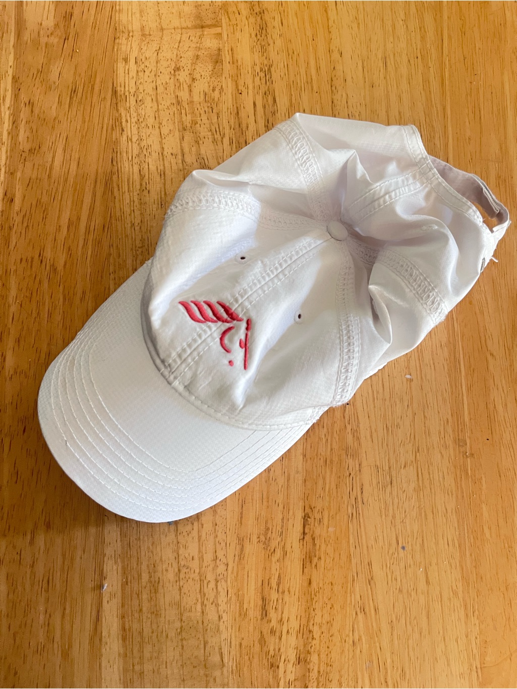 White Baseball Cap With Pink Horse Embroidered Logo